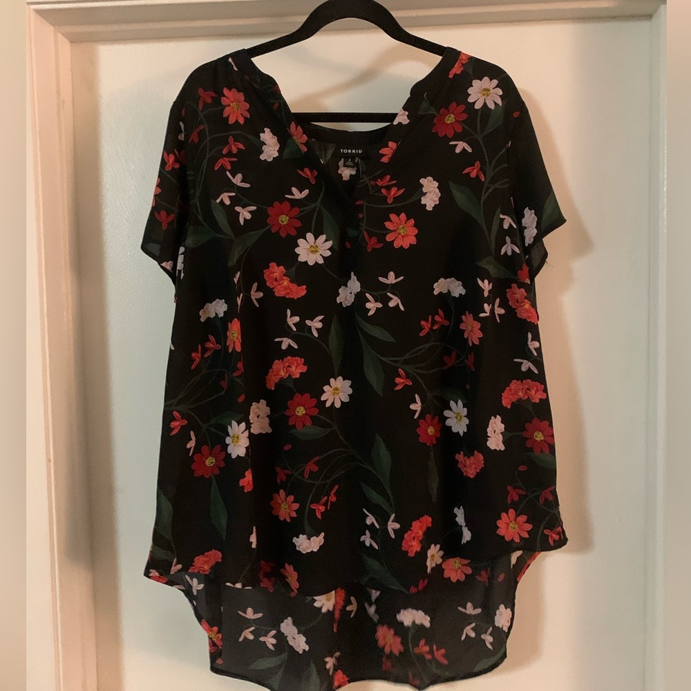 COPY - Torrid Black Floral Print Blouse Size 2X
